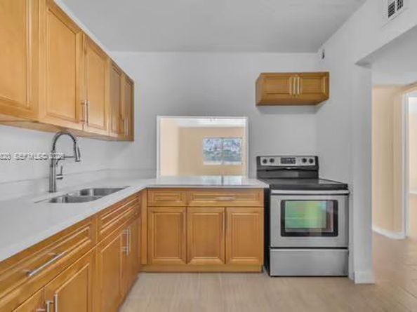 18900 NE 3rd Ct 520, Miami FL 33179