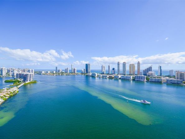 2800 Island Blvd PH05, Aventura FL 33160