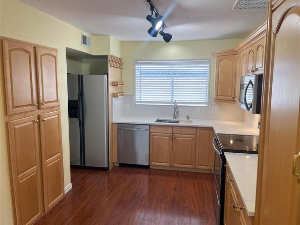 6220  Bentwood Trail  1208, Dallas Texas 75252