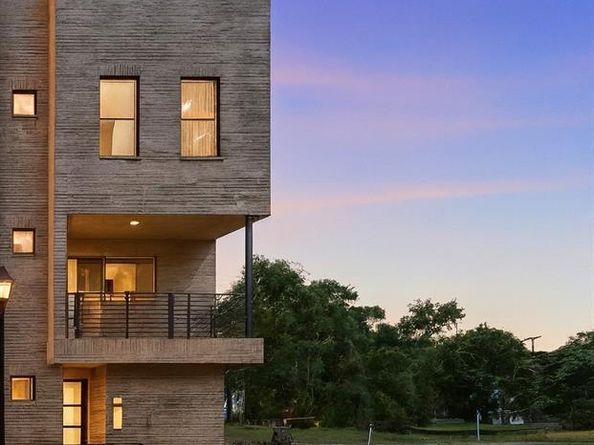 421 S Rayner Street , Fort Worth Texas 76111