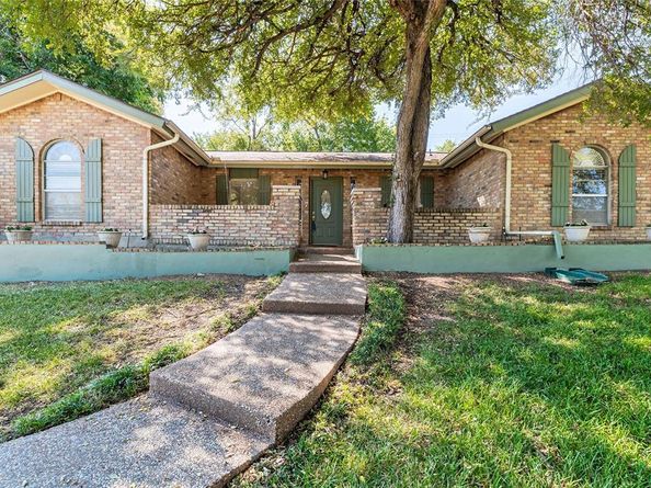 1917  Rock Creek Drive , Grand Prairie Texas 75050