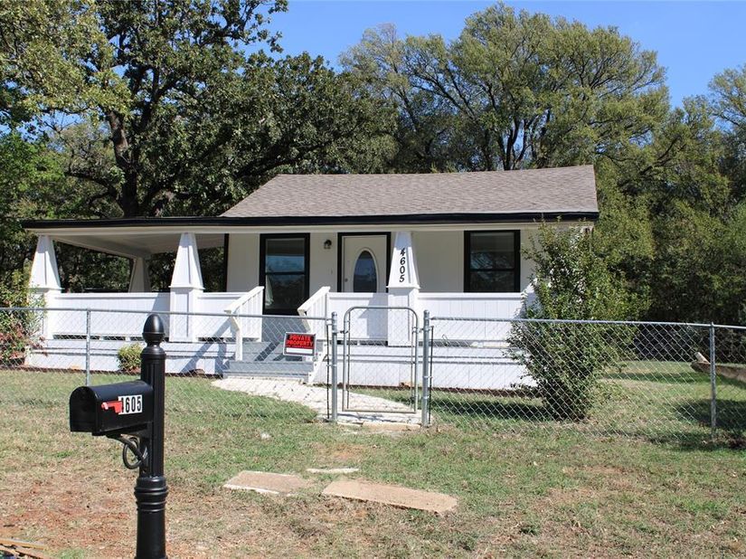 4605  Hillside Avenue , Fort Worth Texas 76119
