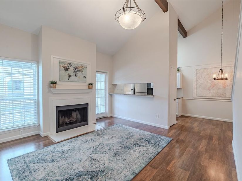 5981  Arapaho Road  1706, Dallas Texas 75248
