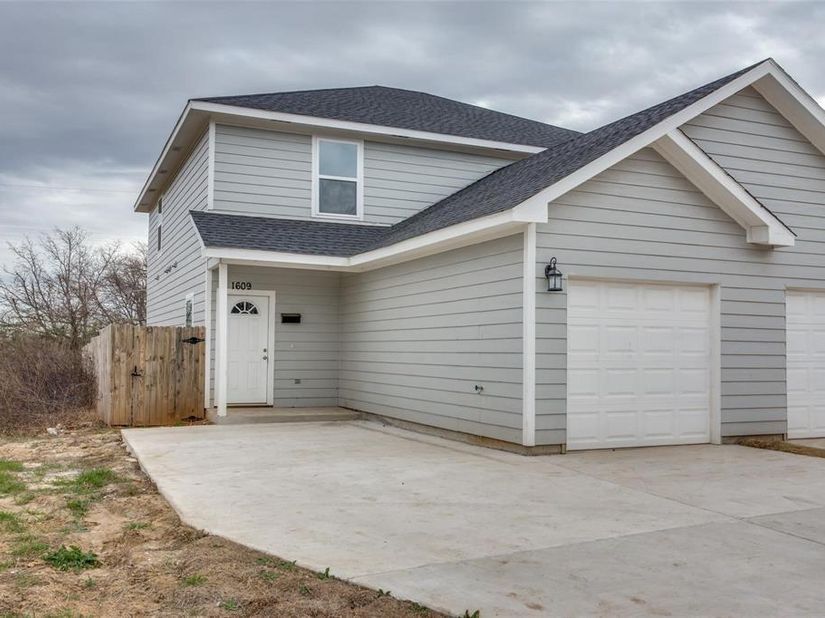 1609  Daniel Street , Fort Worth Texas 76104