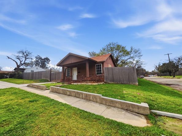 3000  Avenue M  , Fort Worth Texas 76105