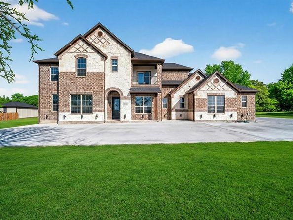 1530 S Houston School Road , Lancaster Texas 75146