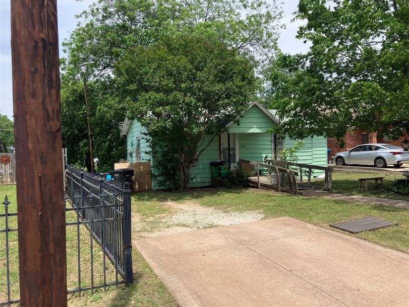 5930  Bonnell Avenue , Fort Worth Texas 76107