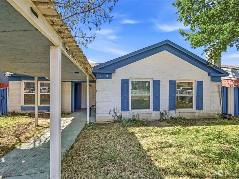 919  Brae Loch Drive , Dallas Texas 75217