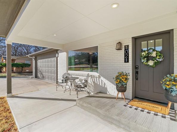 1021  Poe Street , Azle Texas 76020