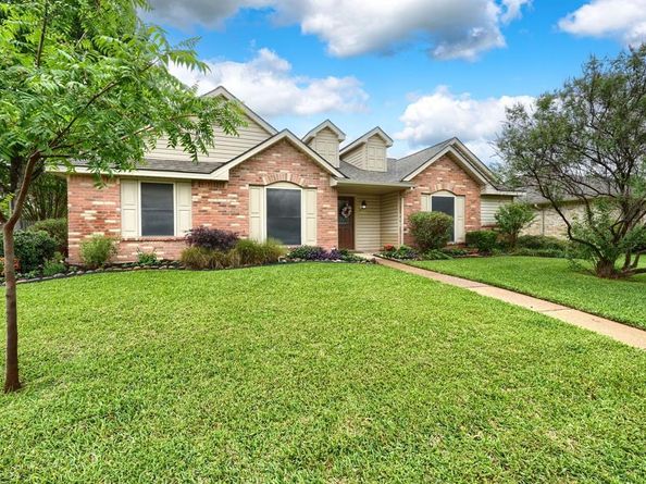 445  Trail View Lane , Garland Texas 75043