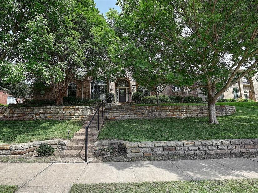 6608  Barclay Lane , Garland Texas 75044
