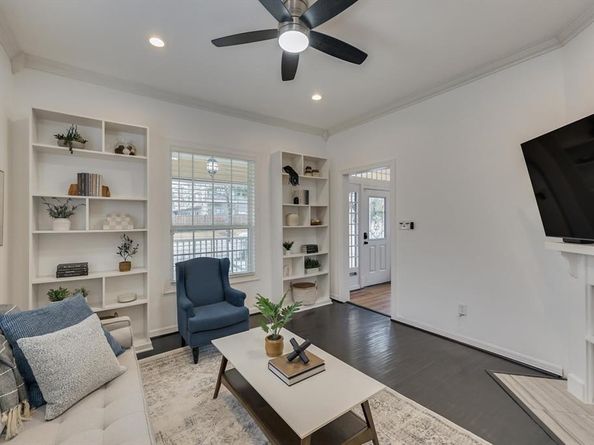 909  Elsbeth Street , Dallas Texas 75208