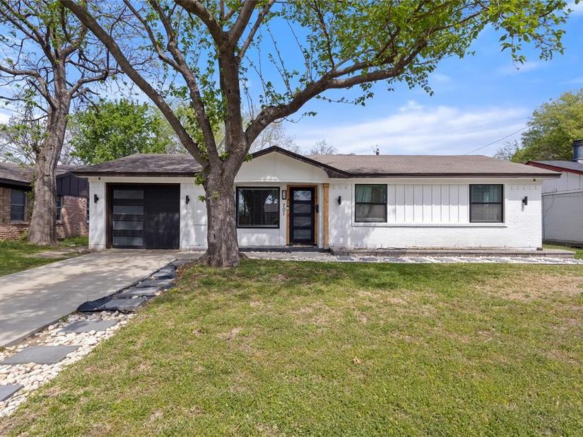 701  Milky Way  , Garland Texas 75040
