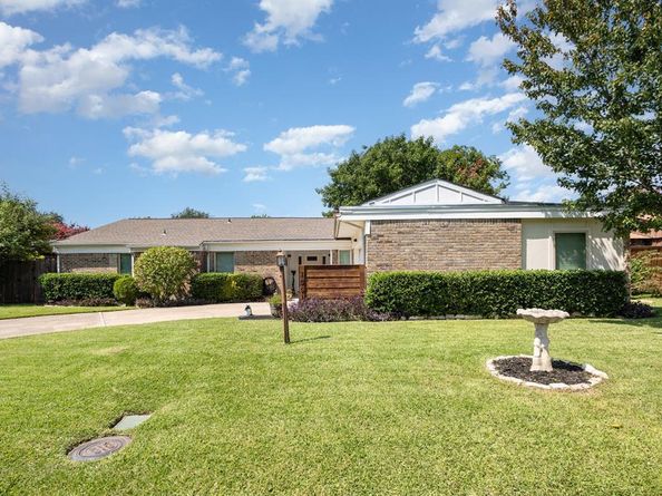 15515  Leavalley Circle , Dallas Texas 75248