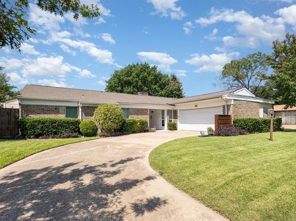 15515  Leavalley Circle , Dallas Texas 75248