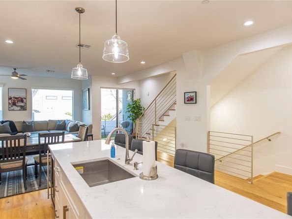 2222  Moser Avenue  111, Dallas Texas 75206