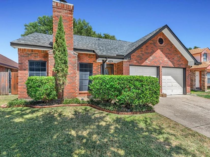 215  Ironbark Drive , Arlington Texas 76018