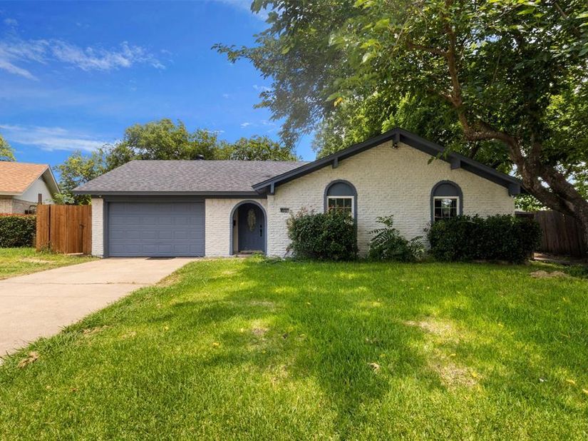 1065  Sunset Circle , Garland Texas 75040