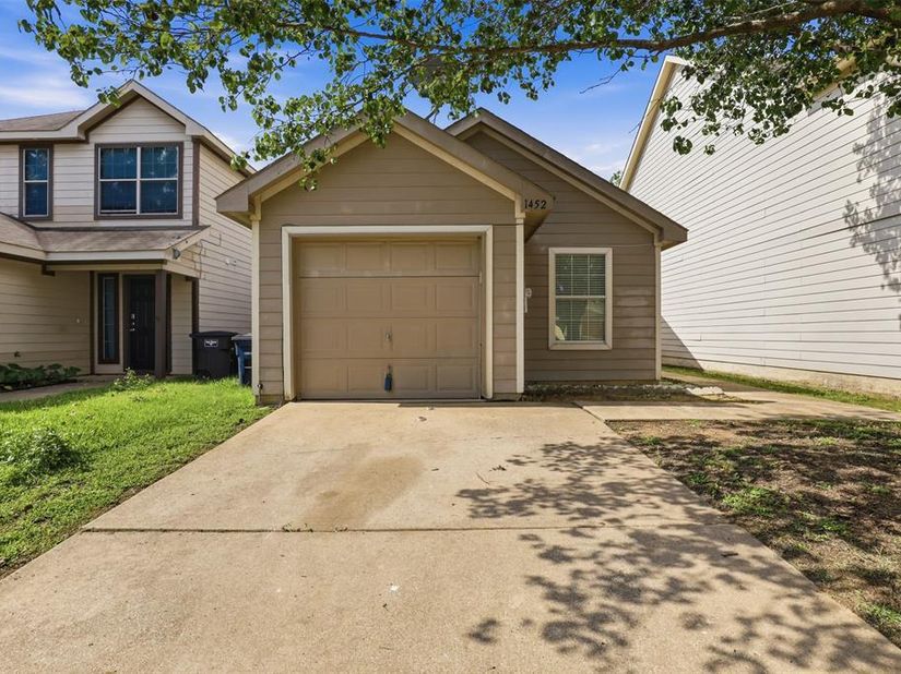 1452  Pine Lane , Fort Worth Texas 76140