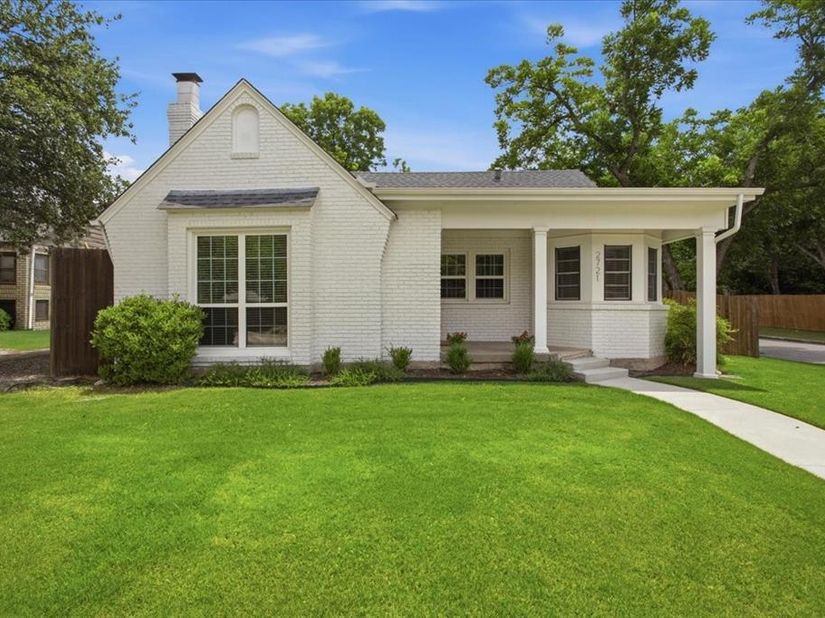 2721  Benbrook Boulevard , Fort Worth Texas 76109