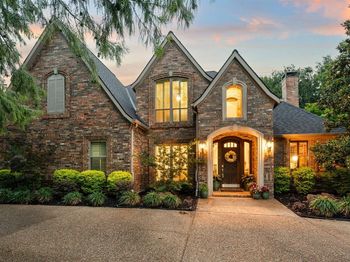 2706  Red Oak Court W