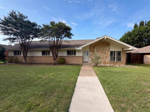 1618  Woodcrest Lane , Carrollton Texas 75006