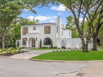 3739 N Versailles Avenue 