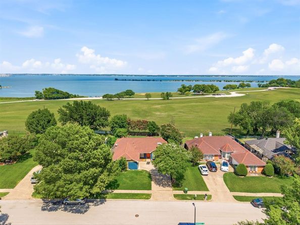 5402  Peninsula Way , Garland Texas 75043