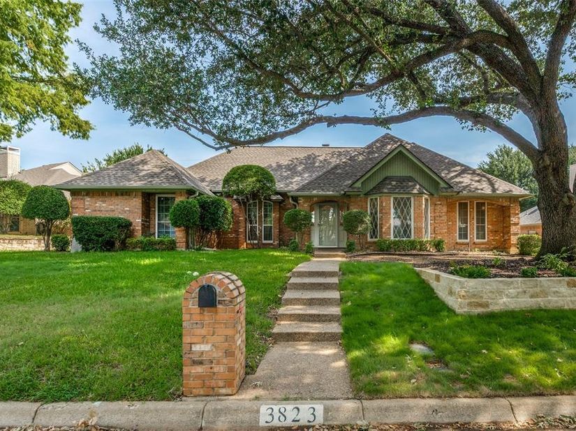 3823  Rochelle Drive , Arlington Texas 76016