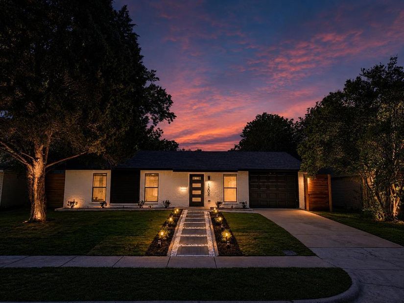 1202  Hillwood Drive , Lewisville Texas 75067