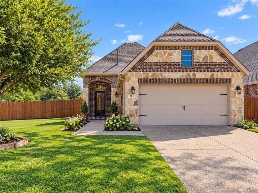 901  Memory Lane , McKinney Texas 75072