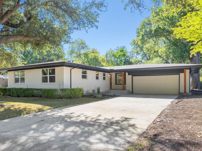 917  Blossom Circle , Garland Texas 75041
