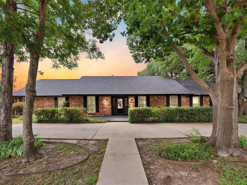 1601  Oak Meadow Drive , Irving Texas 75061