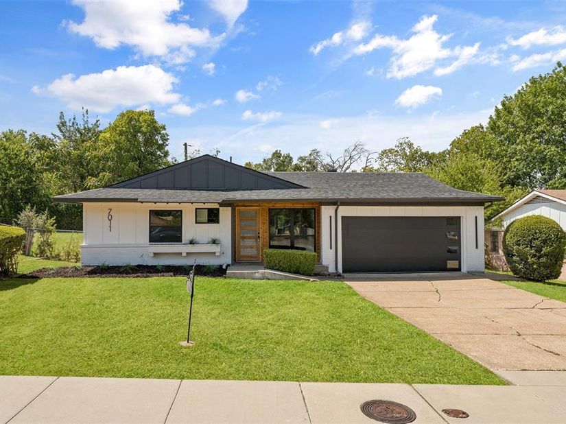 7011  Sweet Sue Lane , Dallas Texas 75241