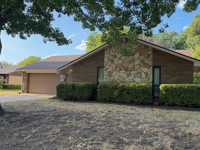 1125  Storyglen Street , Irving Texas 75062