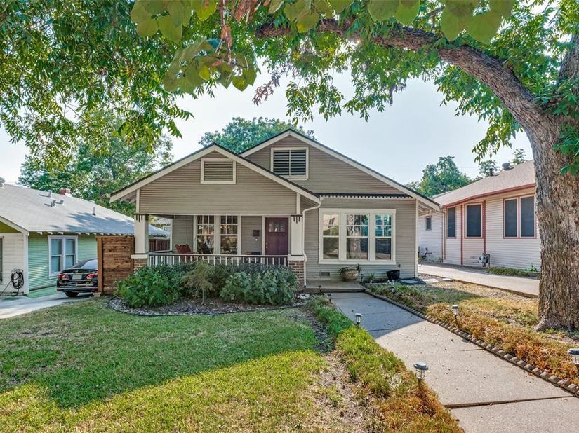 1010  Woodlawn Avenue , Dallas Texas 75208