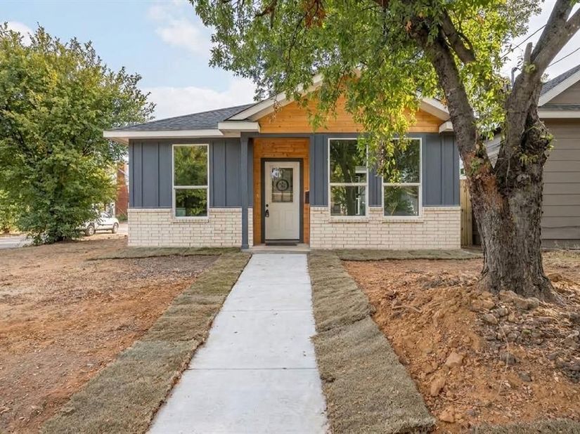 3830  Colonial  , Dallas Texas 75215