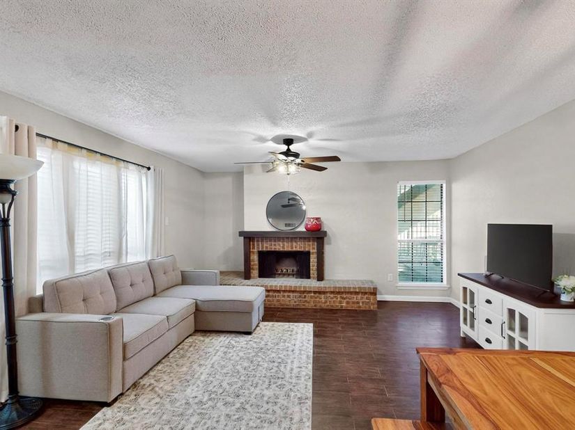 9611  Walnut Street  1105, Dallas Texas 75243
