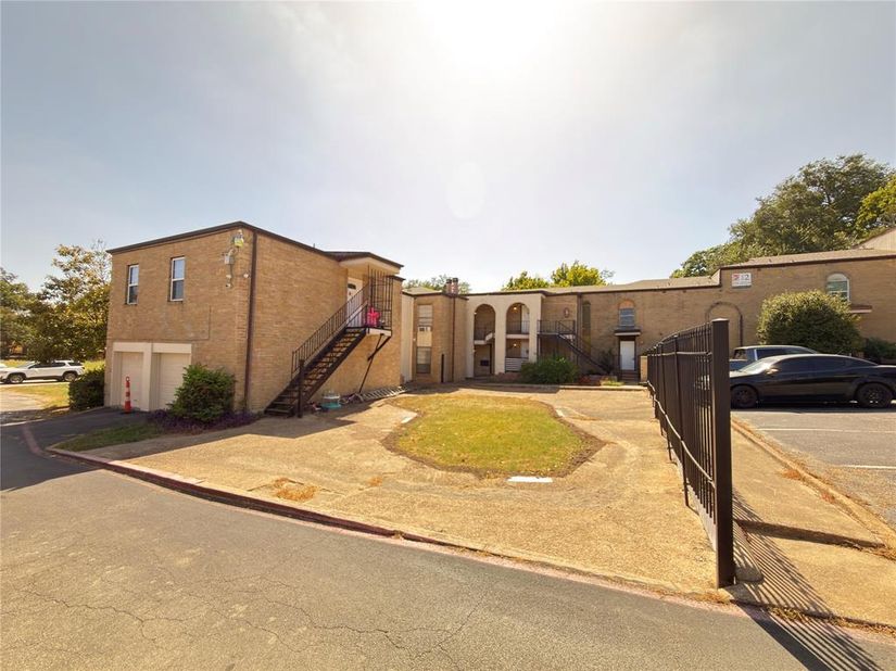 6032  Westridge Lane  201, Fort Worth Texas 76116