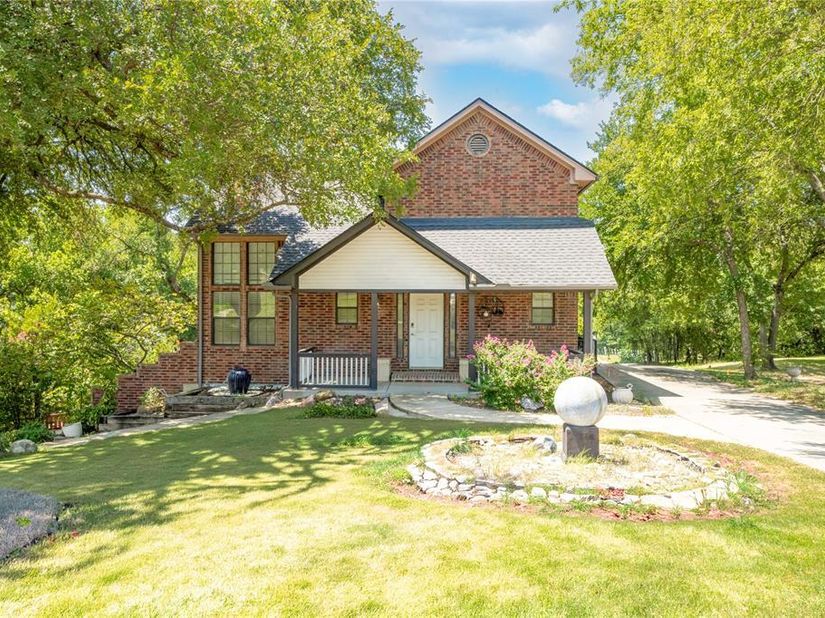 2460  Waterstone Drive , Cedar Hill Texas 75104