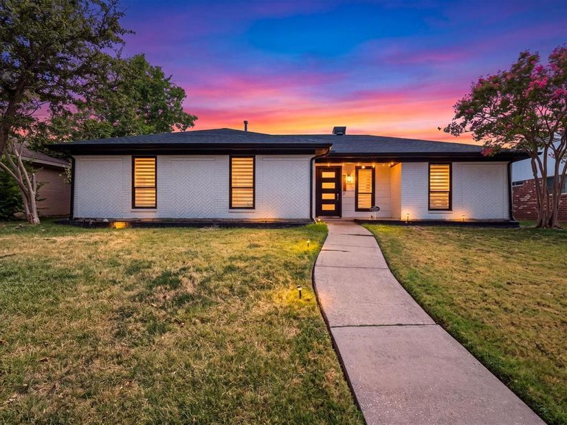 2216  Stonebrook Drive , Carrollton Texas 75007