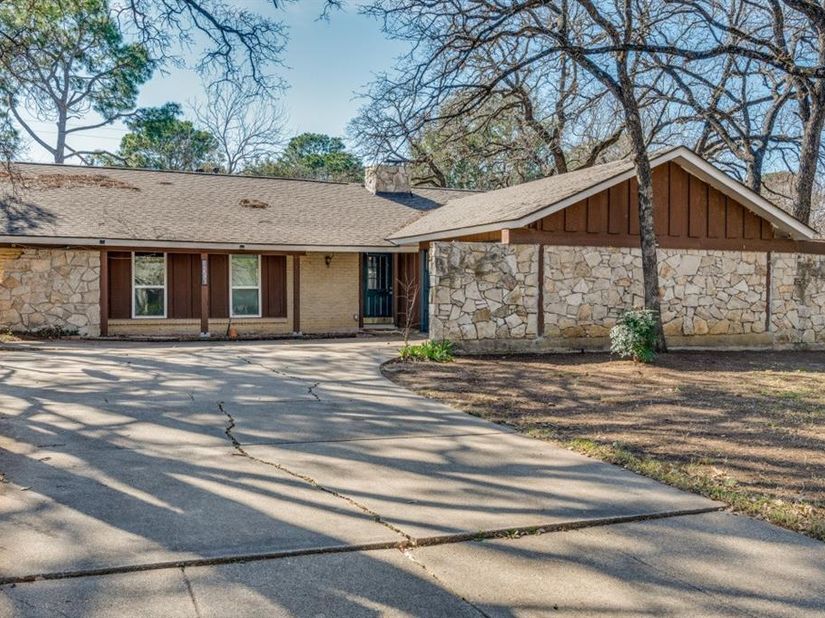 3406  Halifax Drive , Arlington Texas 76013
