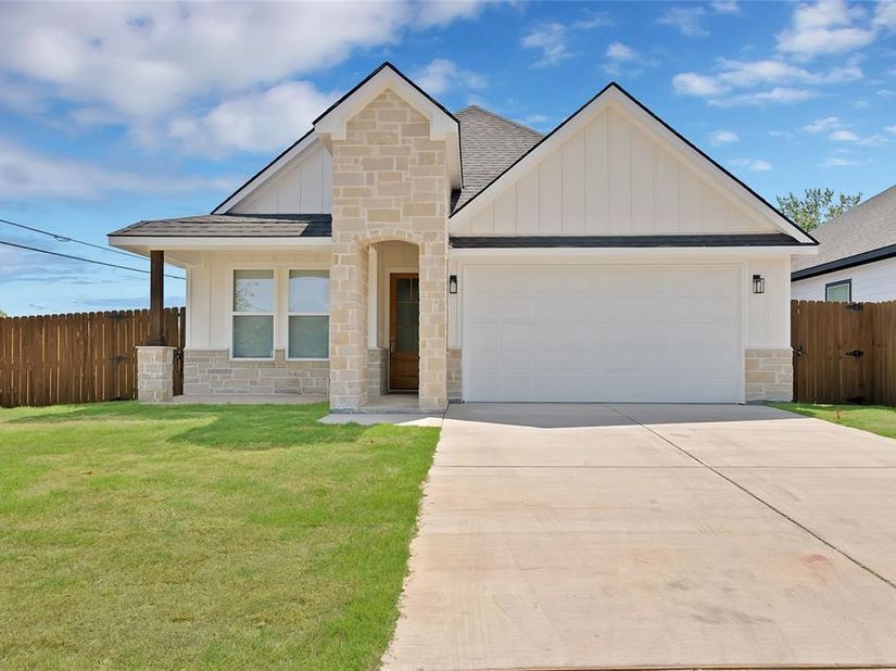 801  Tierney  , Fort Worth Texas 76112