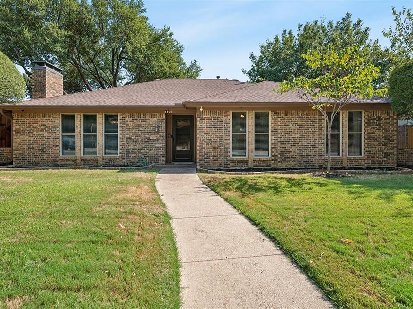 1105  Wood Creek Circle , Flower Mound Texas 75028