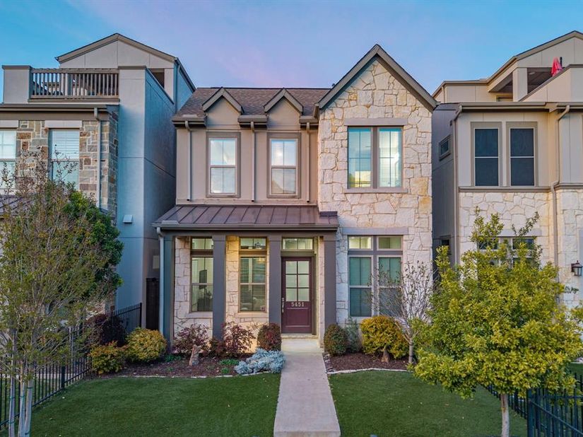 5451  Ashby Grove Street , Dallas Texas 75209