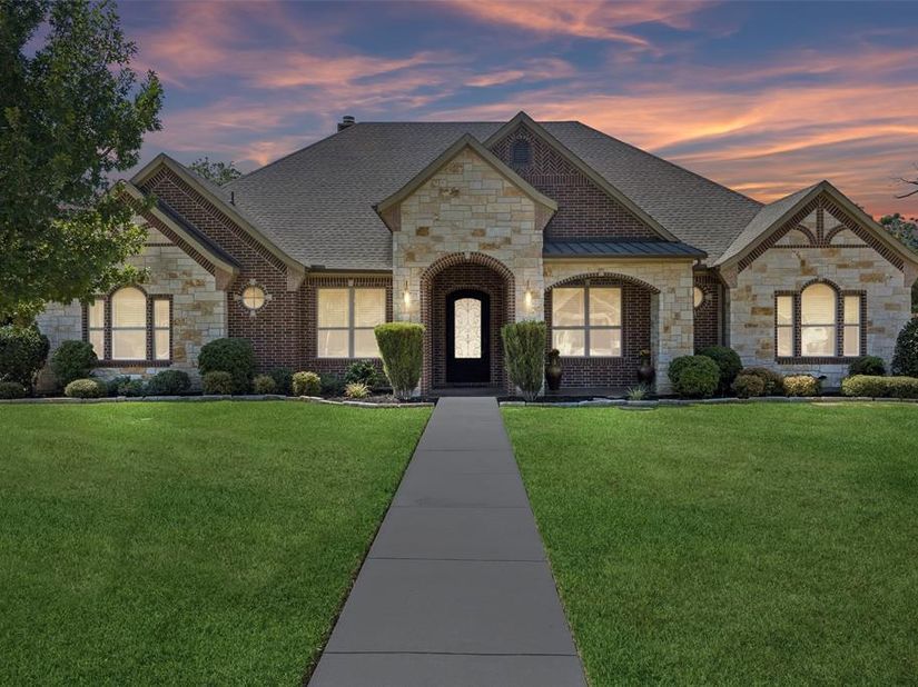 2526  Fruitland Avenue , Farmers Branch Texas 75234