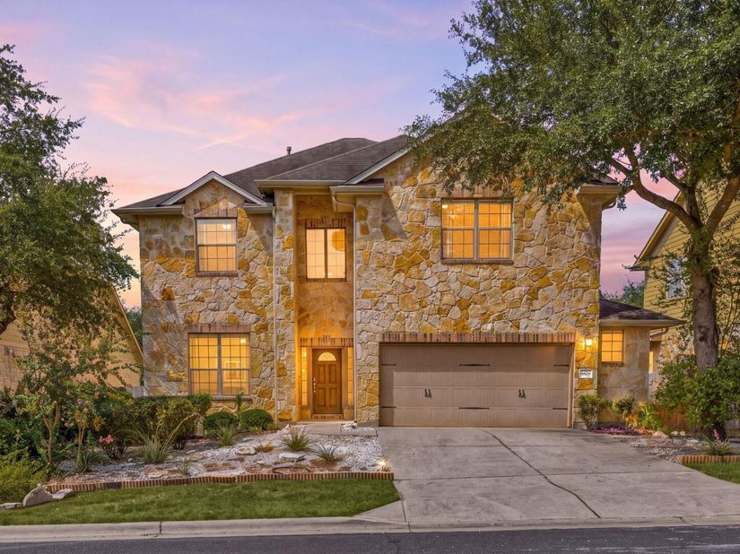 8608 Alophia DR, Austin TX 78739