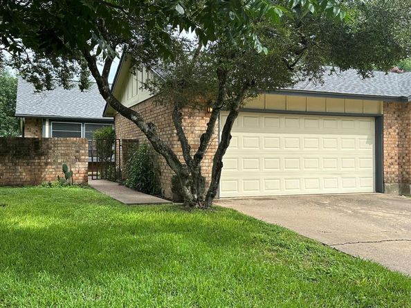 9217 Singing Quail DR 8E, Austin TX 78758