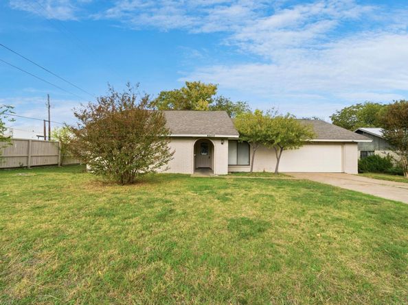 8900 Briardale DR, Austin TX 78758