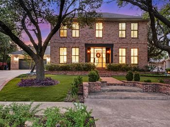 1208 Grosvener CT
